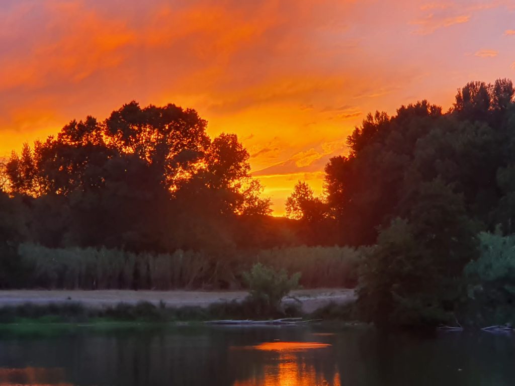 Der See und sein Sonnenuntergangg .für Ihre zukünftigen Ferien Le lac et son coucher de soleil .pour vos future vacances