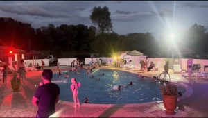 LA FIESTA EN LA PISCINA DEL FEEDO